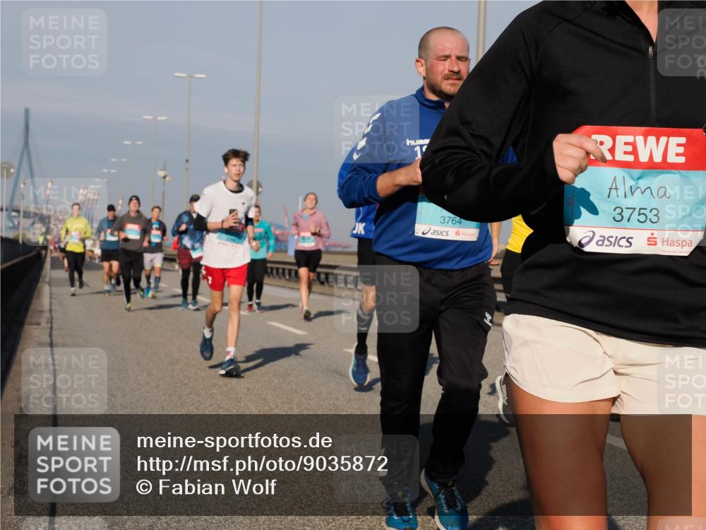 03.10.2025 - Köhlbrandbrückenlauf Fabian Wolf http://msf.ph/oto/9035872 03.10.2025 09:50:31 Position 3 1, 3764, 3753, 5222 meine-sportfotos.de