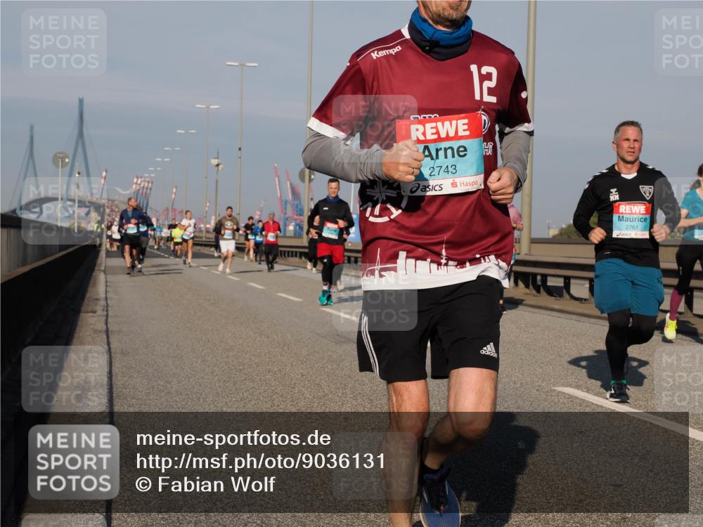 03.10.2025 - Köhlbrandbrückenlauf Fabian Wolf http://msf.ph/oto/9036131 03.10.2025 09:50:49 Position 3 33, 12, 2743, 2761 meine-sportfotos.de