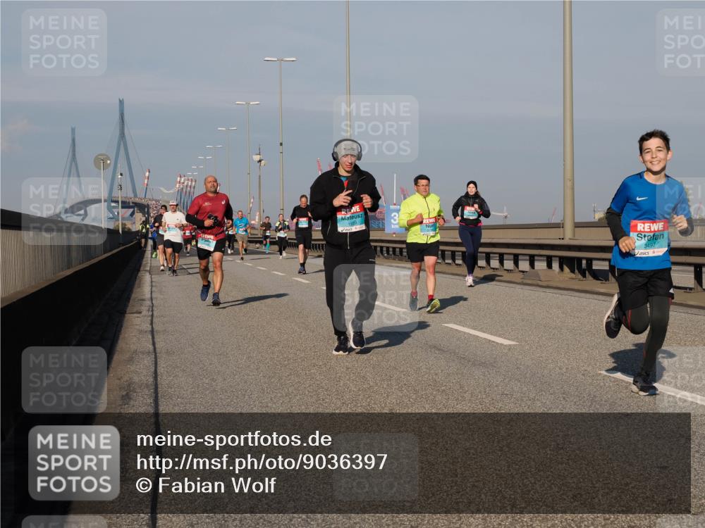 03.10.2025 - Köhlbrandbrückenlauf Fabian Wolf http://msf.ph/oto/9036397 03.10.2025 09:51:05 Position 3 1559, 3497 meine-sportfotos.de