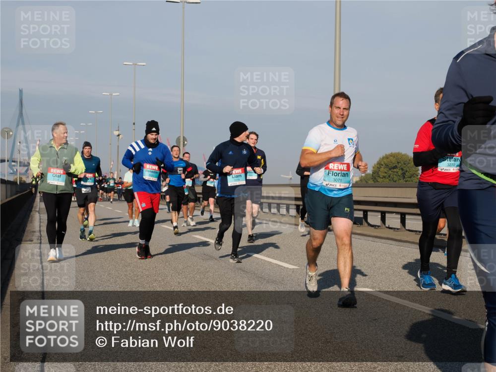 03.10.2025 - Köhlbrandbrückenlauf Fabian Wolf http://msf.ph/oto/9038220 03.10.2025 09:52:38 Position 3 3121, 3119, 3071, 3272 meine-sportfotos.de
