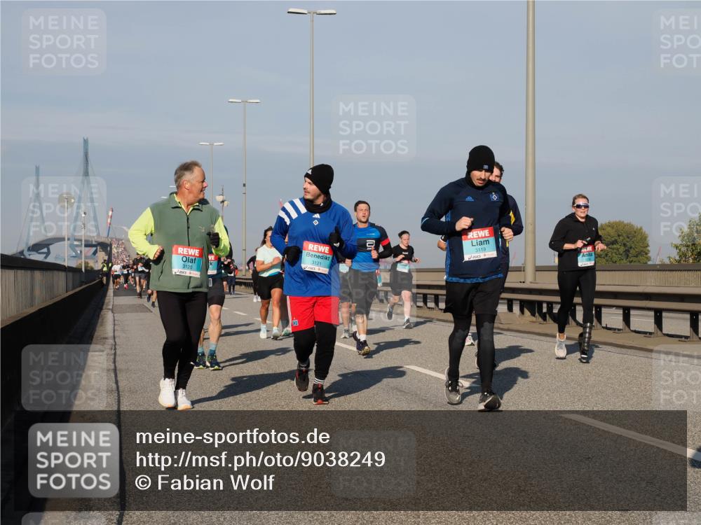 03.10.2025 - Köhlbrandbrückenlauf Fabian Wolf http://msf.ph/oto/9038249 03.10.2025 09:52:40 Position 3 3120, 3121, 3119 meine-sportfotos.de