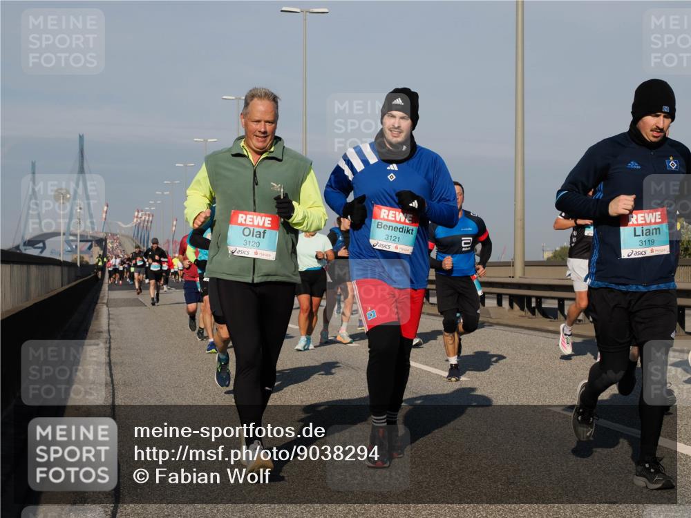 03.10.2025 - Köhlbrandbrückenlauf Fabian Wolf http://msf.ph/oto/9038294 03.10.2025 09:52:41 Position 3 3120, 3121, 3119 meine-sportfotos.de