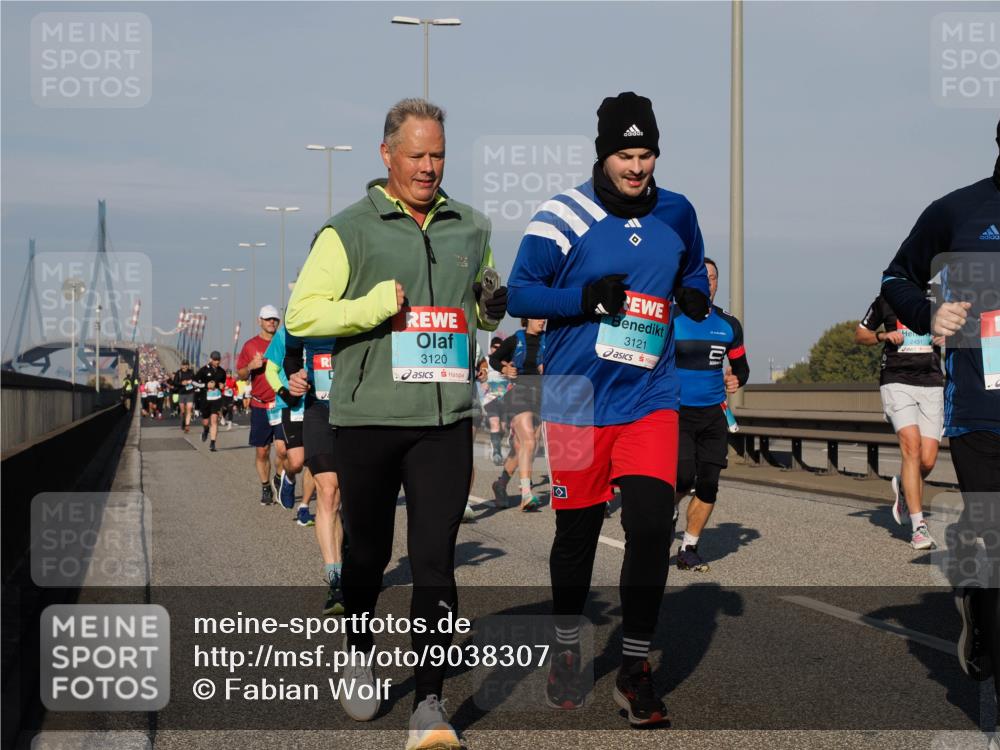 03.10.2025 - Köhlbrandbrückenlauf Fabian Wolf http://msf.ph/oto/9038307 03.10.2025 09:52:42 Position 3 3120, 3121 meine-sportfotos.de