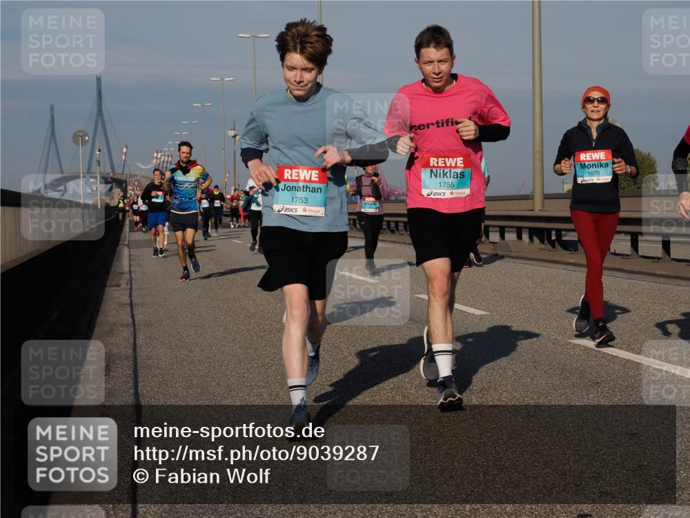 03.10.2025 - Köhlbrandbrückenlauf Fabian Wolf http://msf.ph/oto/9039287 03.10.2025 09:53:33 Position 3 1753, 1755, 1670 meine-sportfotos.de