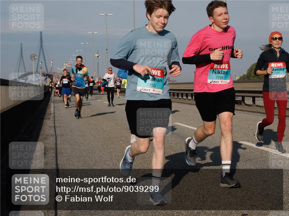 03.10.2025 - Köhlbrandbrückenlauf Fabian Wolf http://msf.ph/oto/9039299 03.10.2025 09:53:33 Position 3 1753, 1755, 1670 meine-sportfotos.de