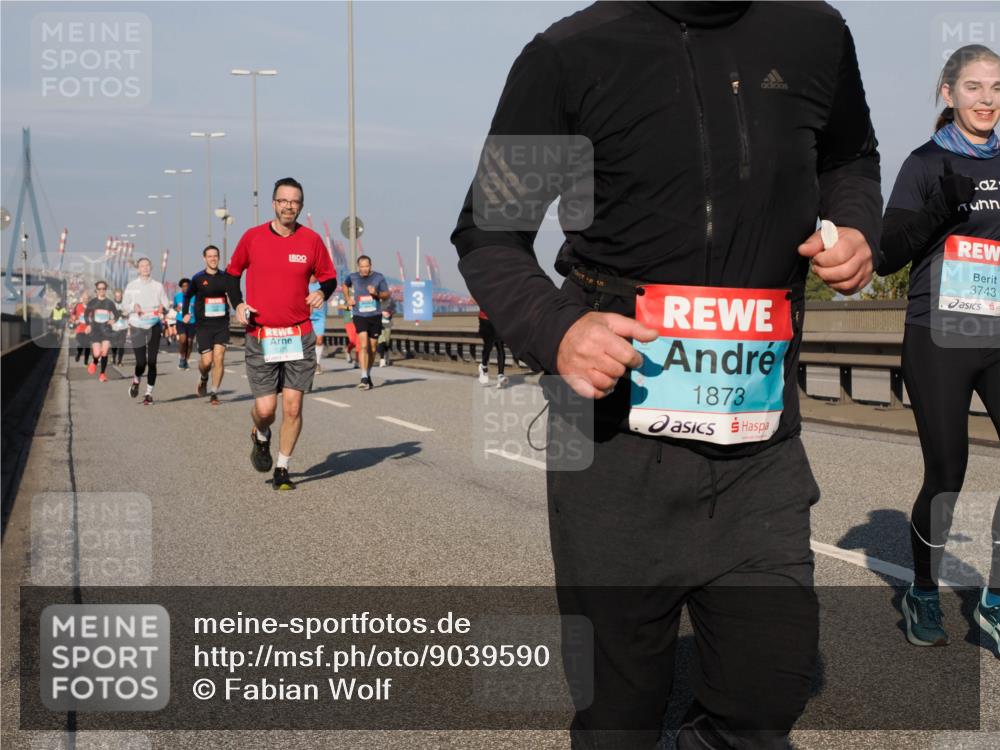 03.10.2025 - Köhlbrandbrückenlauf Fabian Wolf http://msf.ph/oto/9039590 03.10.2025 09:53:46 Position 3 1375, 3, 3743, 1873 meine-sportfotos.de