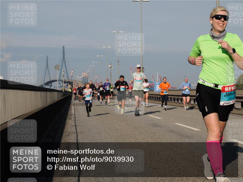 03.10.2025 - Köhlbrandbrückenlauf Fabian Wolf http://msf.ph/oto/9039930 03.10.2025 09:54:03 Position 3 2821 meine-sportfotos.de