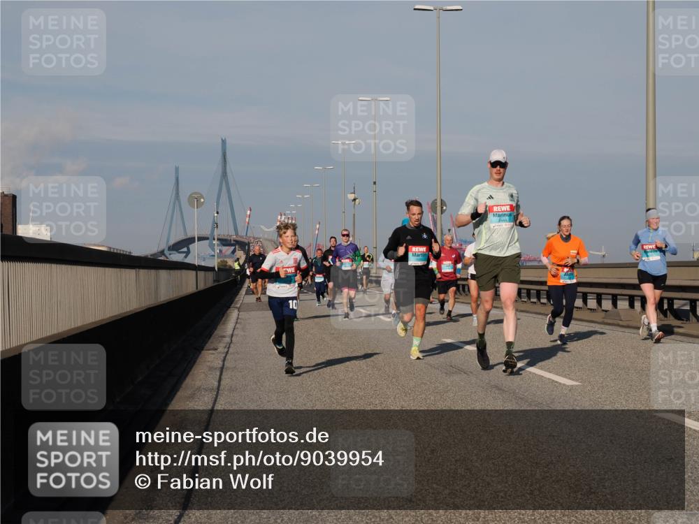 03.10.2025 - Köhlbrandbrückenlauf Fabian Wolf http://msf.ph/oto/9039954 03.10.2025 09:54:05 Position 3 10, 2449 meine-sportfotos.de