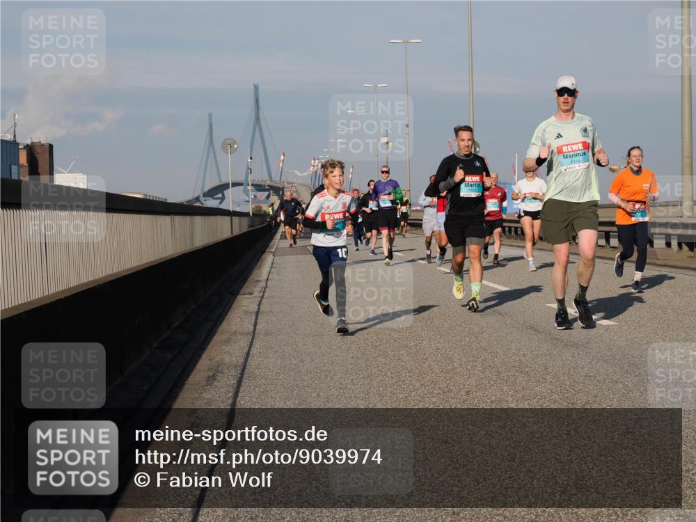 03.10.2025 - Köhlbrandbrückenlauf Fabian Wolf http://msf.ph/oto/9039974 03.10.2025 09:54:06 Position 3 10, 1525, 2449 meine-sportfotos.de