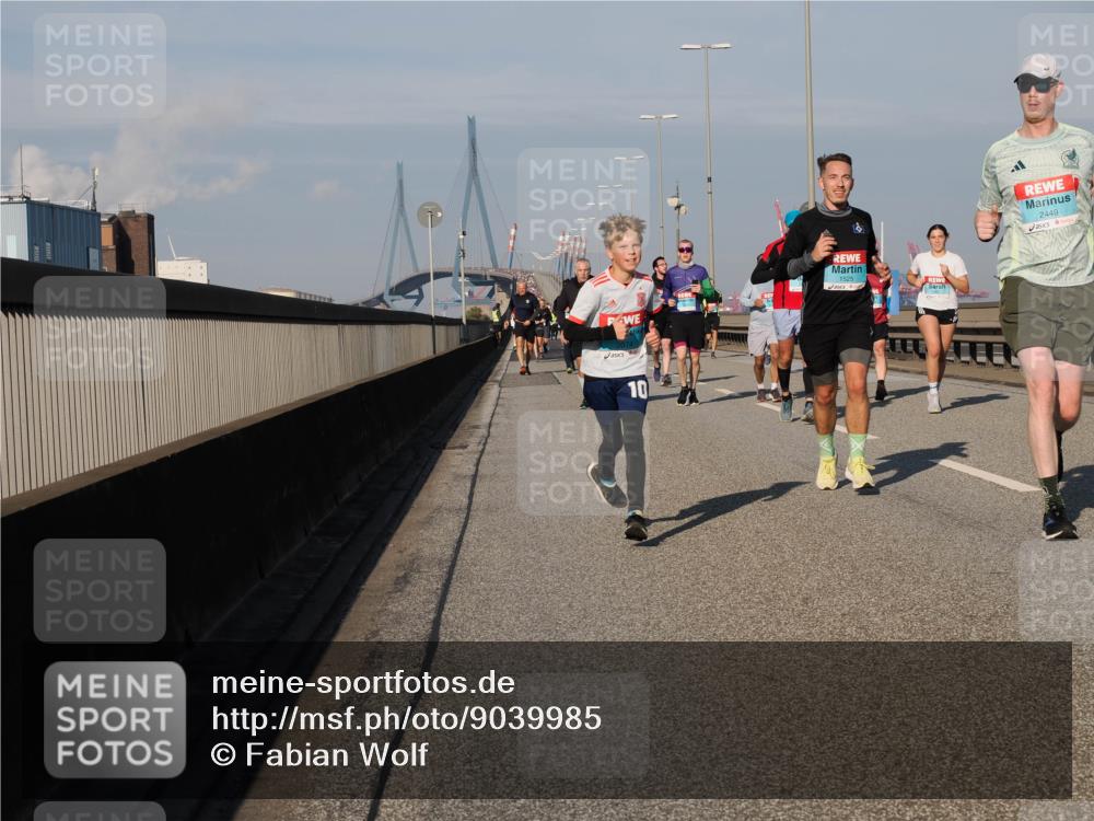 03.10.2025 - Köhlbrandbrückenlauf Fabian Wolf http://msf.ph/oto/9039985 03.10.2025 09:54:06 Position 3 10, 1525, 2449 meine-sportfotos.de