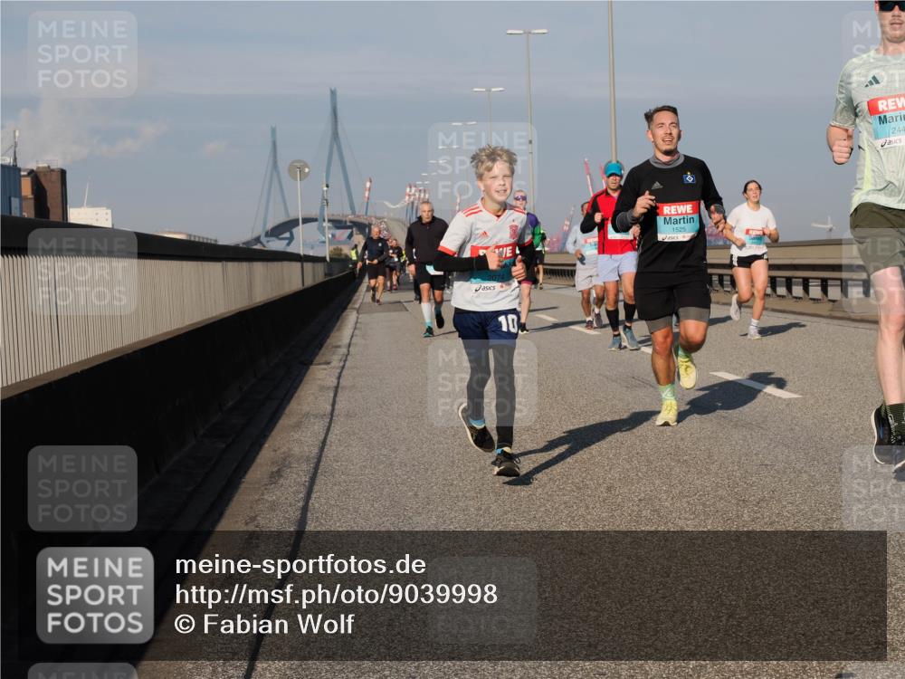 03.10.2025 - Köhlbrandbrückenlauf Fabian Wolf http://msf.ph/oto/9039998 03.10.2025 09:54:07 Position 3 2074, 1525, 10, 244 meine-sportfotos.de