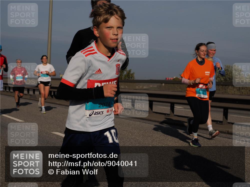 03.10.2025 - Köhlbrandbrückenlauf Fabian Wolf http://msf.ph/oto/9040041 03.10.2025 09:54:09 Position 3 2074, 10 meine-sportfotos.de