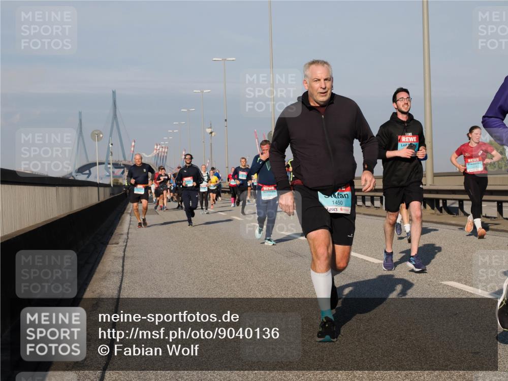 03.10.2025 - Köhlbrandbrückenlauf Fabian Wolf http://msf.ph/oto/9040136 03.10.2025 09:54:14 Position 3 1450 meine-sportfotos.de