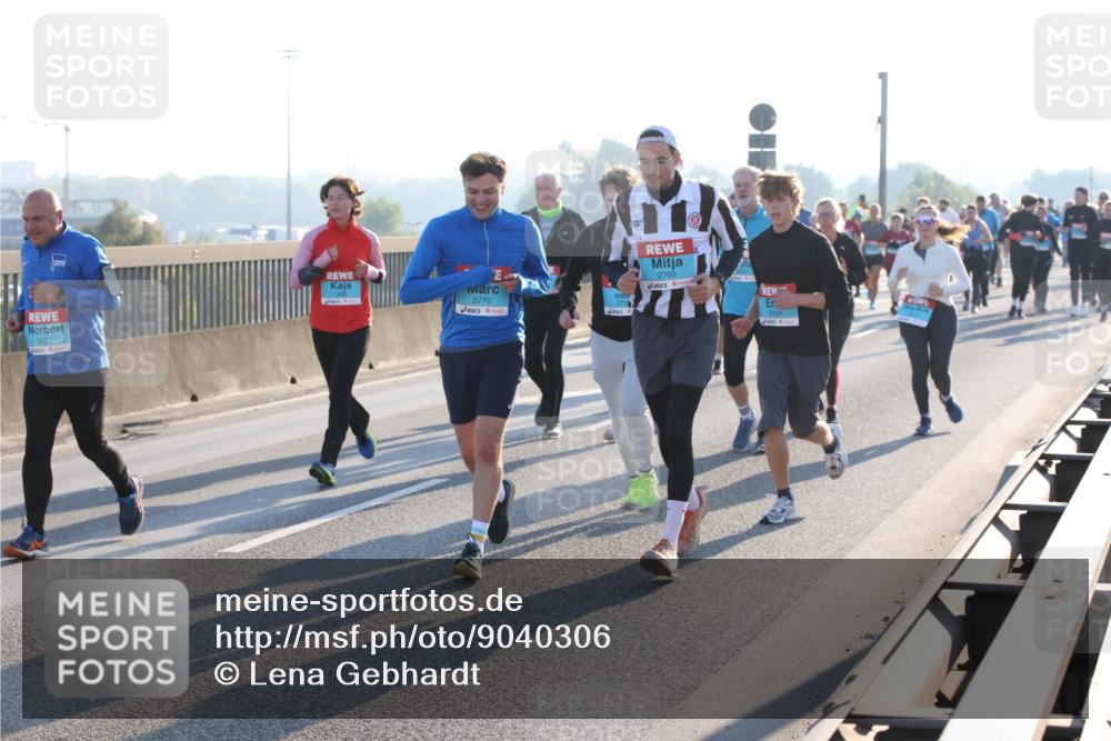 03.10.2025 - Köhlbrandbrückenlauf Lena Gebhardt http://msf.ph/oto/9040306 03.10.2025 09:25:04 Position 1 3231, 2770, 3737, 2765, 2768 meine-sportfotos.de
