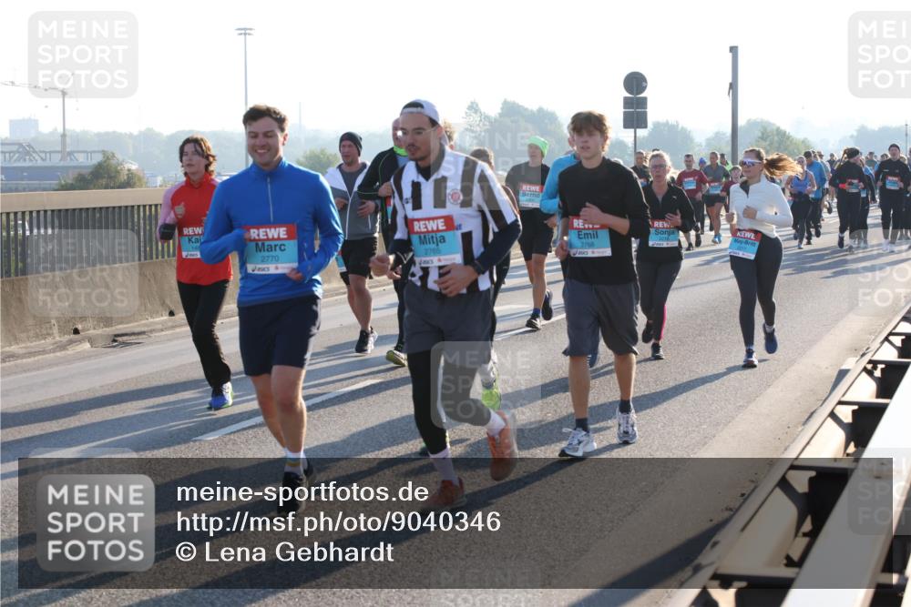 03.10.2025 - Köhlbrandbrückenlauf Lena Gebhardt http://msf.ph/oto/9040346 03.10.2025 09:25:05 Position 1 2770, 2765, 2768 meine-sportfotos.de