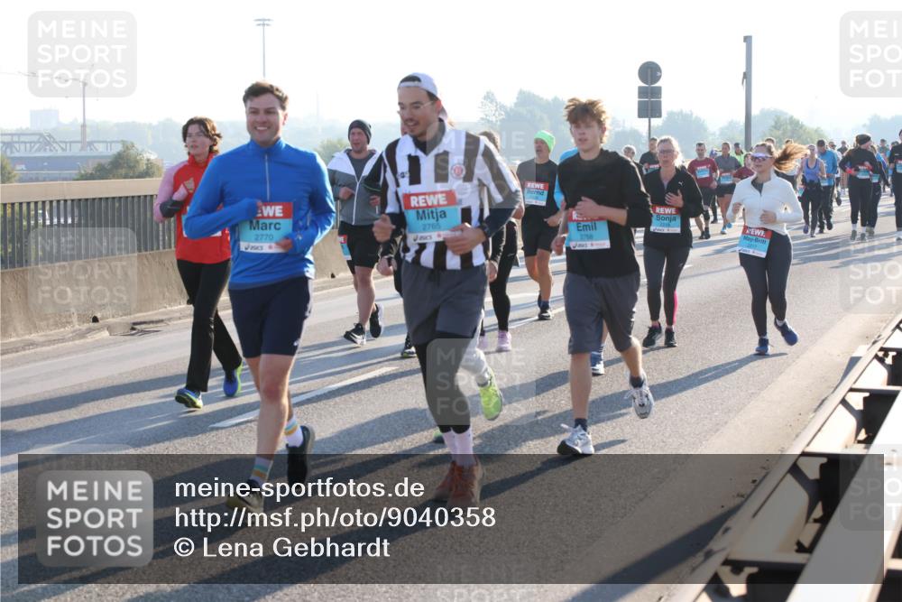03.10.2025 - Köhlbrandbrückenlauf Lena Gebhardt http://msf.ph/oto/9040358 03.10.2025 09:25:05 Position 1 2770, 2765, 2768, 6 meine-sportfotos.de