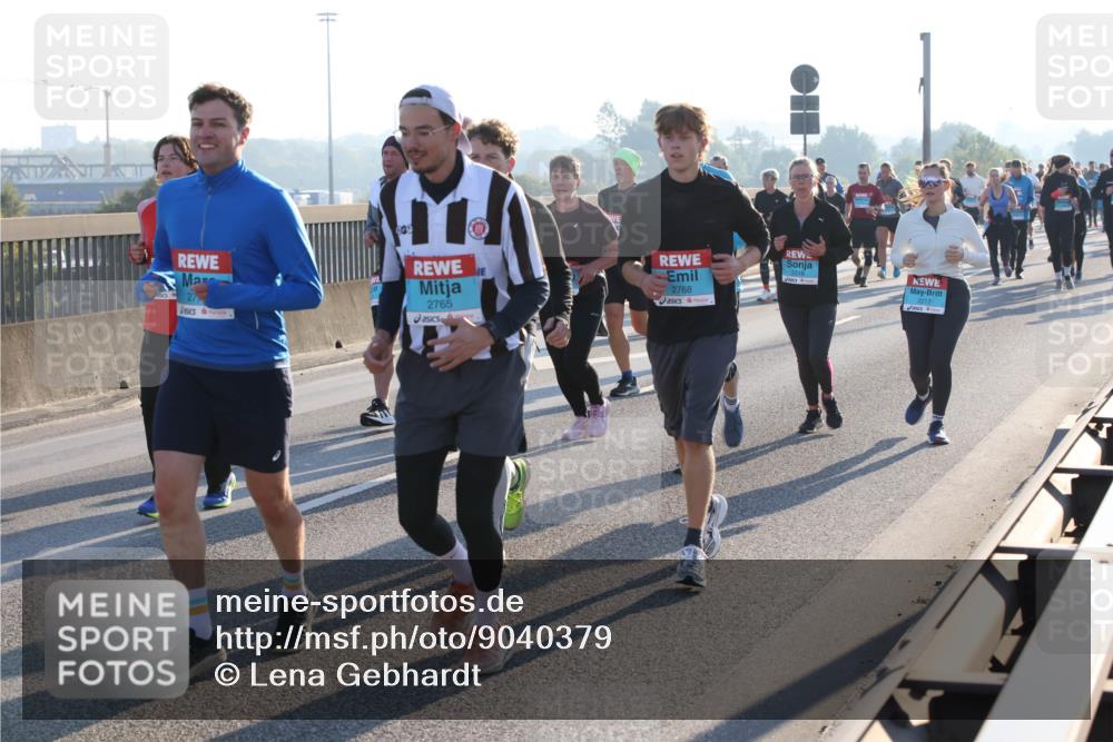 03.10.2025 - Köhlbrandbrückenlauf Lena Gebhardt http://msf.ph/oto/9040379 03.10.2025 09:25:05 Position 1 277, 2765, 2768, 2218, 2217 meine-sportfotos.de