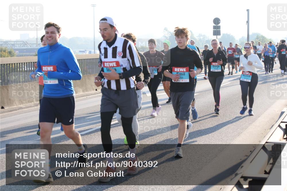 03.10.2025 - Köhlbrandbrückenlauf Lena Gebhardt http://msf.ph/oto/9040392 03.10.2025 09:25:05 Position 1 68, 2218, 2217, 7 meine-sportfotos.de