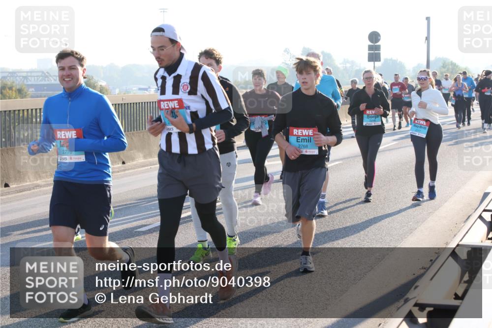 03.10.2025 - Köhlbrandbrückenlauf Lena Gebhardt http://msf.ph/oto/9040398 03.10.2025 09:25:06 Position 1 2770, 2768, 2218 meine-sportfotos.de