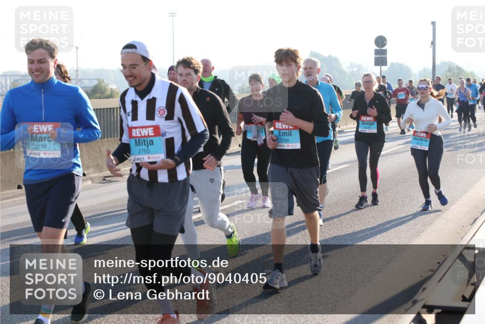 03.10.2025 - Köhlbrandbrückenlauf Lena Gebhardt http://msf.ph/oto/9040405 03.10.2025 09:25:06 Position 1 2770, 2765, 2768 meine-sportfotos.de