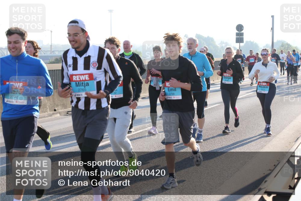 03.10.2025 - Köhlbrandbrückenlauf Lena Gebhardt http://msf.ph/oto/9040420 03.10.2025 09:25:06 Position 1 2770, 2765, 32, 2768, 2218, 2217 meine-sportfotos.de