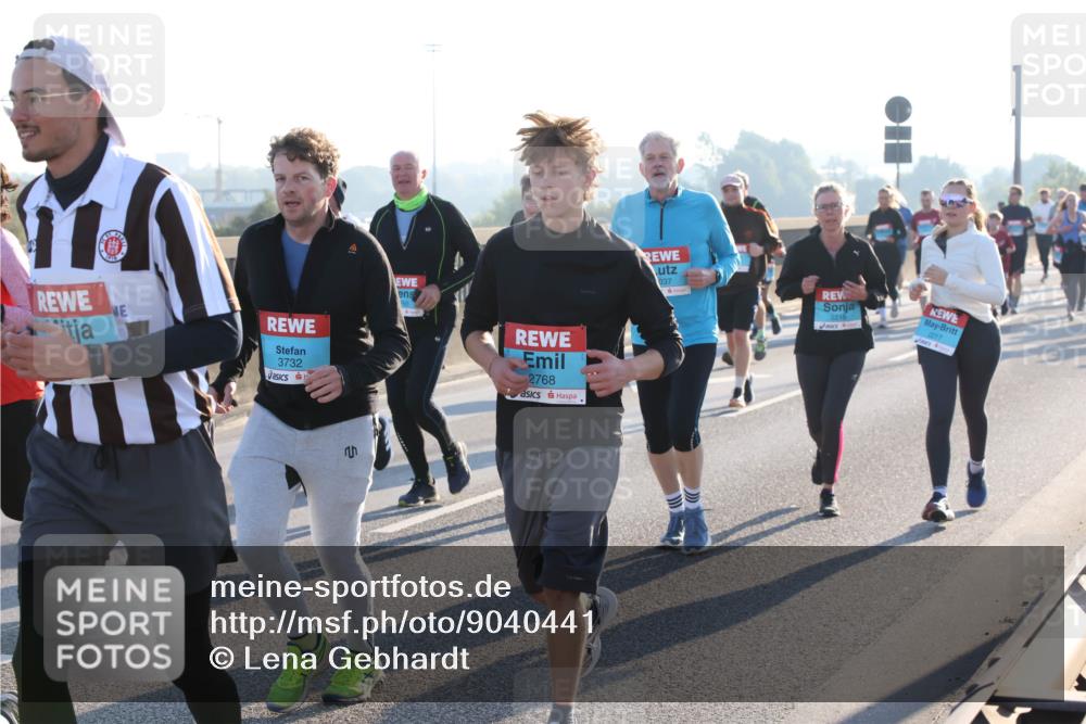 03.10.2025 - Köhlbrandbrückenlauf Lena Gebhardt http://msf.ph/oto/9040441 03.10.2025 09:25:06 Position 1 3732, 5, 2768, 037, 2218, 2217 meine-sportfotos.de
