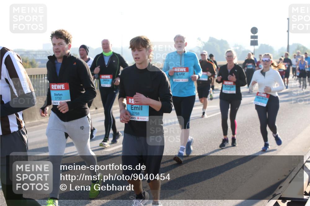 03.10.2025 - Köhlbrandbrückenlauf Lena Gebhardt http://msf.ph/oto/9040454 03.10.2025 09:25:06 Position 1 3732, 2768, 2037 meine-sportfotos.de