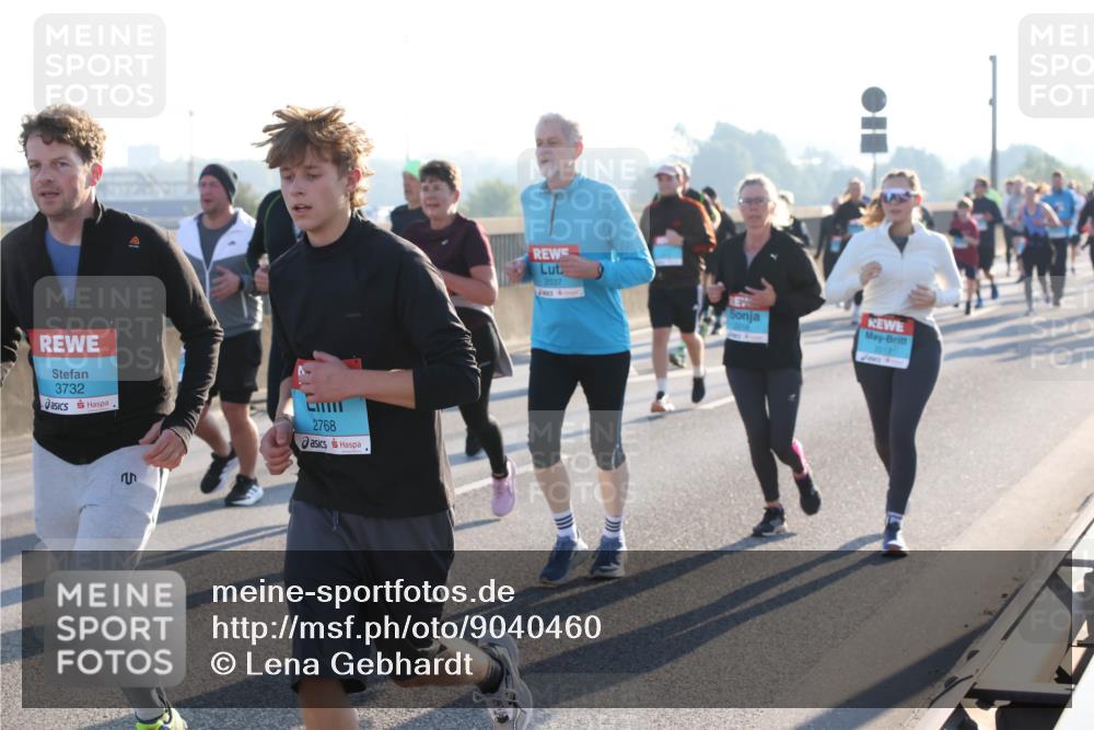 03.10.2025 - Köhlbrandbrückenlauf Lena Gebhardt http://msf.ph/oto/9040460 03.10.2025 09:25:07 Position 1 3732, 2768, 2037 meine-sportfotos.de