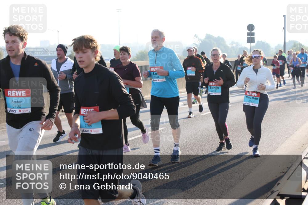 03.10.2025 - Köhlbrandbrückenlauf Lena Gebhardt http://msf.ph/oto/9040465 03.10.2025 09:25:07 Position 1 3732, 2768, 2037, 2218, 2217 meine-sportfotos.de