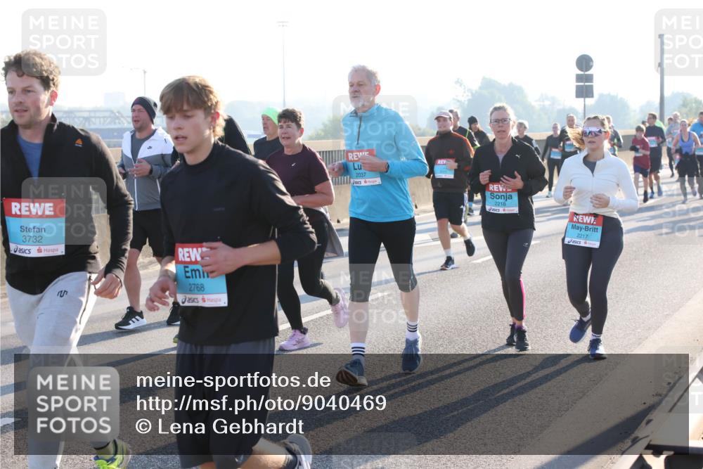 03.10.2025 - Köhlbrandbrückenlauf Lena Gebhardt http://msf.ph/oto/9040469 03.10.2025 09:25:07 Position 1 3732, 2768, 2037, 2218, 2217 meine-sportfotos.de
