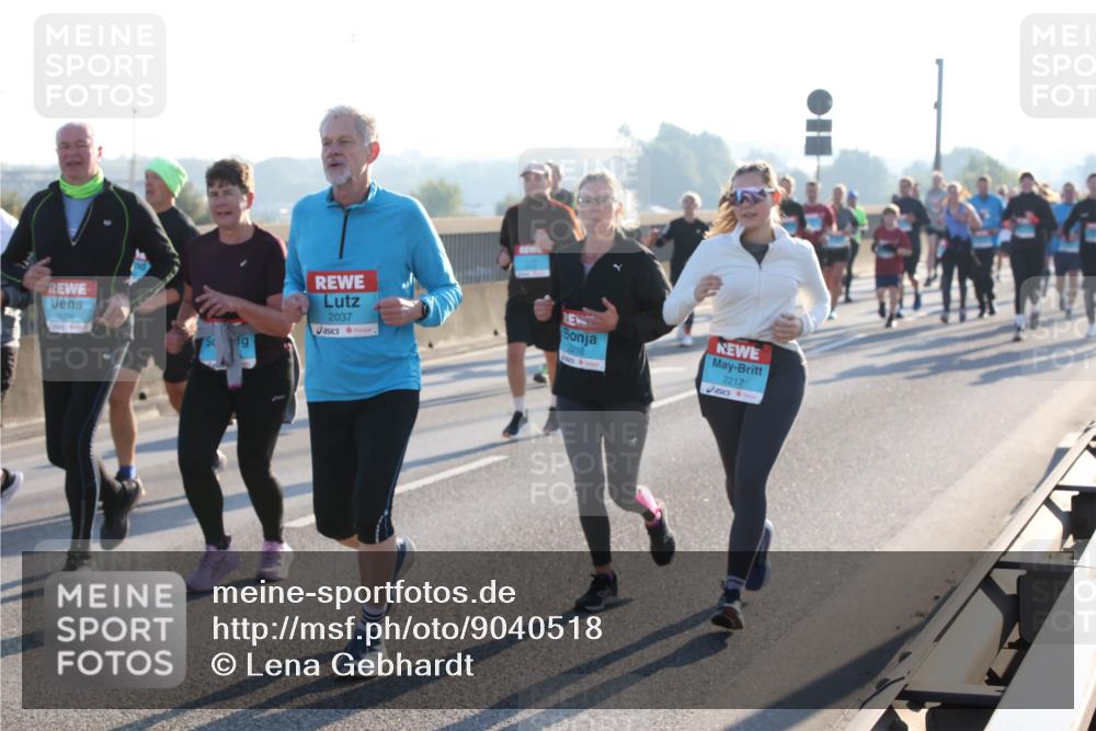 03.10.2025 - Köhlbrandbrückenlauf Lena Gebhardt http://msf.ph/oto/9040518 03.10.2025 09:25:07 Position 1 2037, 2218, 2217 meine-sportfotos.de