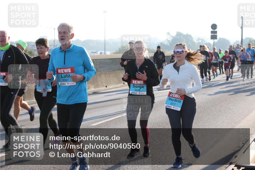 03.10.2025 - Köhlbrandbrückenlauf Lena Gebhardt http://msf.ph/oto/9040550 03.10.2025 09:25:08 Position 1 256, 2037, 2218, 2217 meine-sportfotos.de