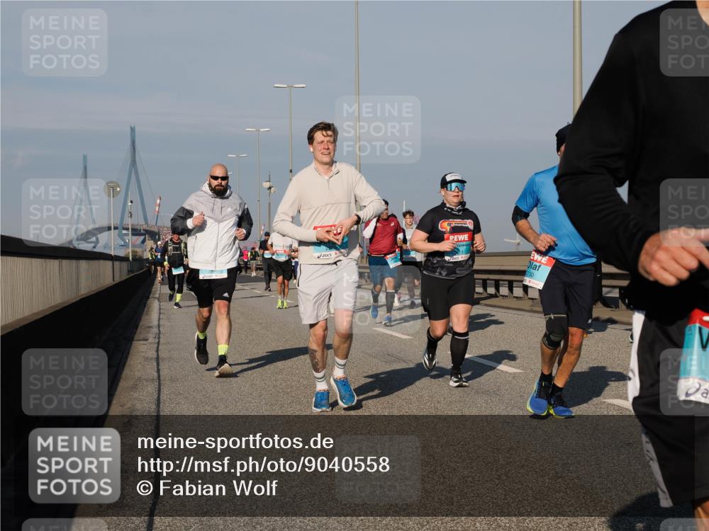03.10.2025 - Köhlbrandbrückenlauf Fabian Wolf http://msf.ph/oto/9040558 03.10.2025 09:54:33 Position 3 2730 meine-sportfotos.de