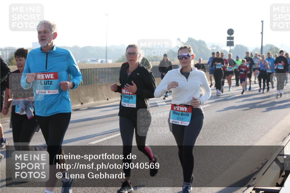03.10.2025 - Köhlbrandbrückenlauf Lena Gebhardt http://msf.ph/oto/9040569 03.10.2025 09:25:08 Position 1 2037, 2218, 2217 meine-sportfotos.de