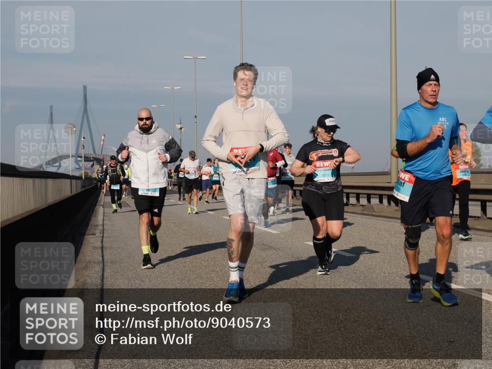 03.10.2025 - Köhlbrandbrückenlauf Fabian Wolf http://msf.ph/oto/9040573 03.10.2025 09:54:33 Position 3 2881, 3011, 730, 2, 2, 8 meine-sportfotos.de