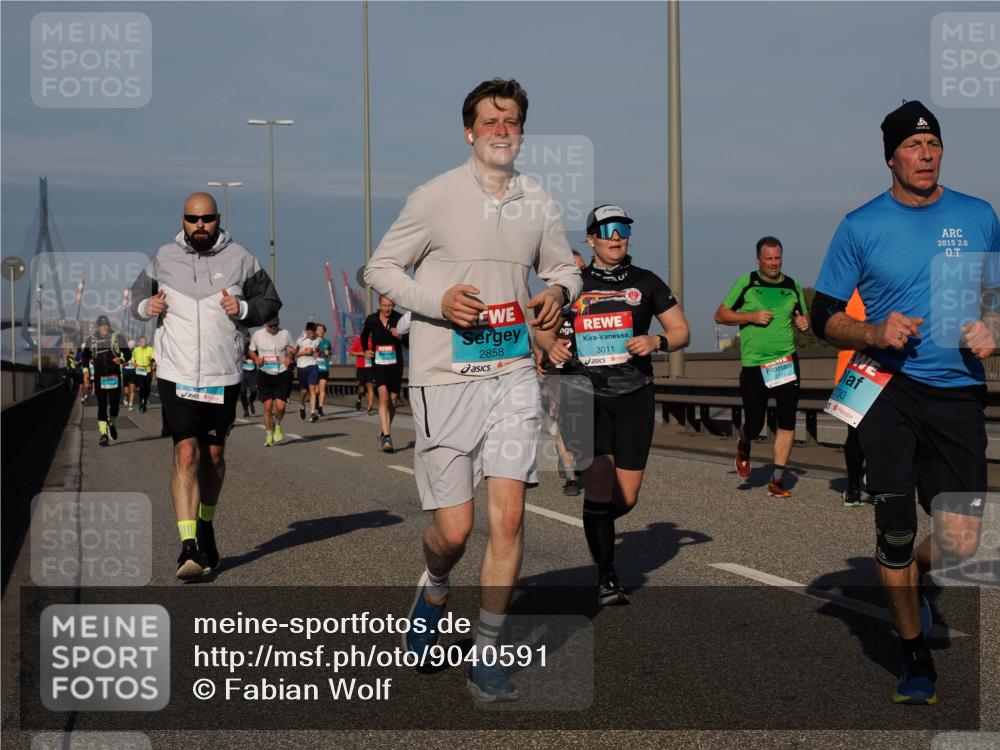 03.10.2025 - Köhlbrandbrückenlauf Fabian Wolf http://msf.ph/oto/9040591 03.10.2025 09:54:34 Position 3 2858, 3011, 2730, 2015, 2, 0 meine-sportfotos.de