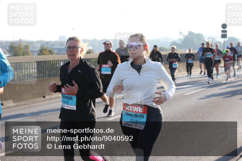 03.10.2025 - Köhlbrandbrückenlauf Lena Gebhardt http://msf.ph/oto/9040592 03.10.2025 09:25:09 Position 1 2218, 2217 meine-sportfotos.de