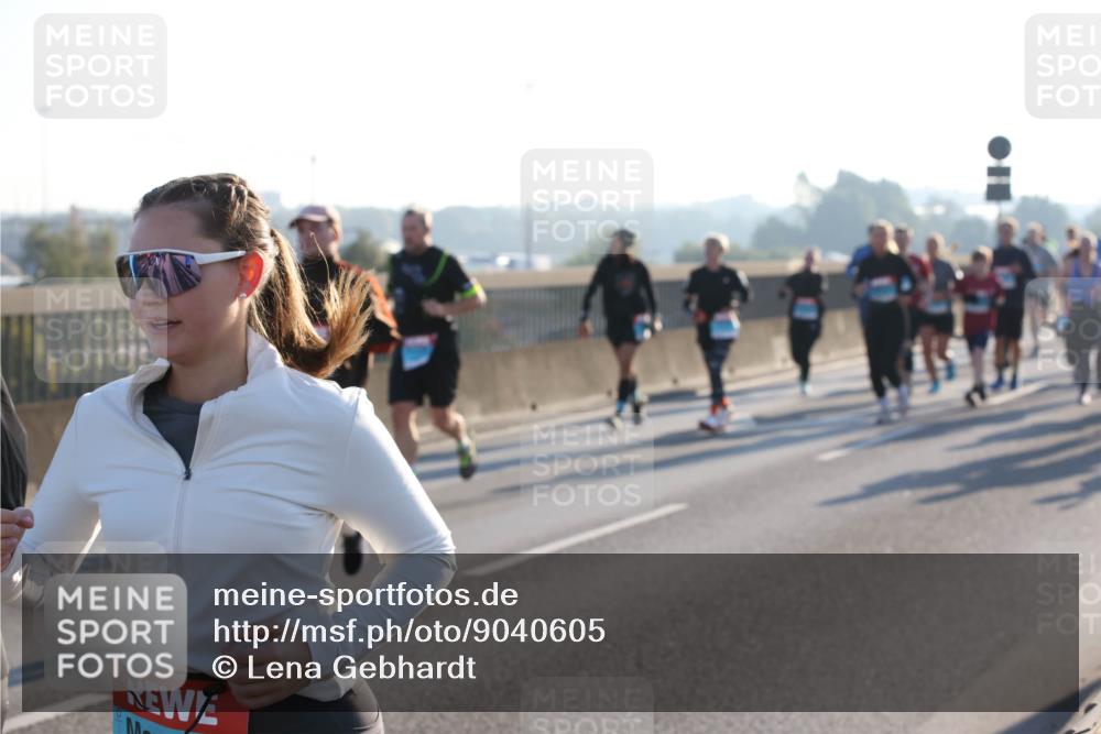03.10.2025 - Köhlbrandbrückenlauf Lena Gebhardt http://msf.ph/oto/9040605 03.10.2025 09:25:09 Position 1  meine-sportfotos.de