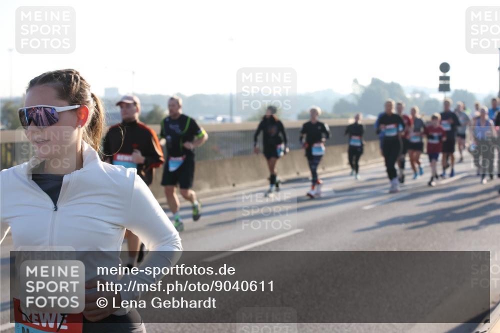 03.10.2025 - Köhlbrandbrückenlauf Lena Gebhardt http://msf.ph/oto/9040611 03.10.2025 09:25:09 Position 1  meine-sportfotos.de