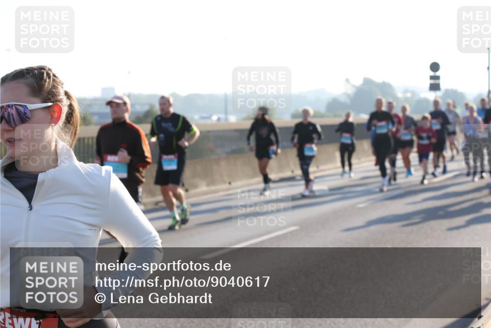 03.10.2025 - Köhlbrandbrückenlauf Lena Gebhardt http://msf.ph/oto/9040617 03.10.2025 09:25:09 Position 1  meine-sportfotos.de