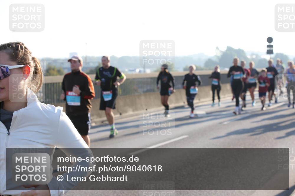 03.10.2025 - Köhlbrandbrückenlauf Lena Gebhardt http://msf.ph/oto/9040618 03.10.2025 09:25:10 Position 1  meine-sportfotos.de