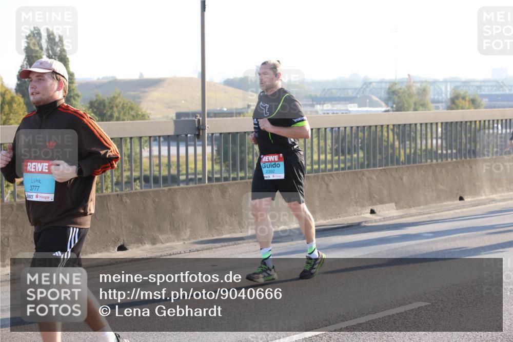 03.10.2025 - Köhlbrandbrückenlauf Lena Gebhardt http://msf.ph/oto/9040666 03.10.2025 09:25:11 Position 1 3777, 2392 meine-sportfotos.de