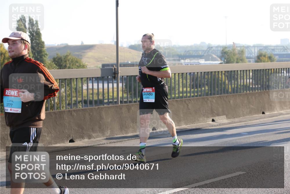 03.10.2025 - Köhlbrandbrückenlauf Lena Gebhardt http://msf.ph/oto/9040671 03.10.2025 09:25:11 Position 1 3777, 2392 meine-sportfotos.de