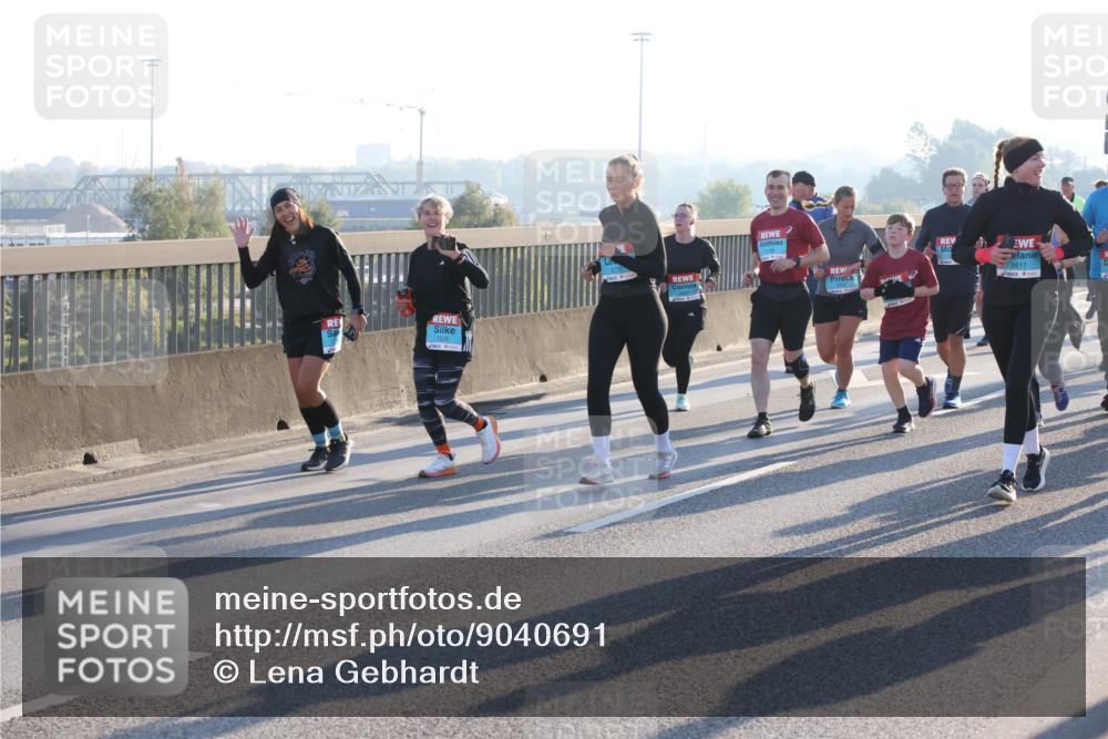 03.10.2025 - Köhlbrandbrückenlauf Lena Gebhardt http://msf.ph/oto/9040691 03.10.2025 09:25:12 Position 1 1935, 2617 meine-sportfotos.de