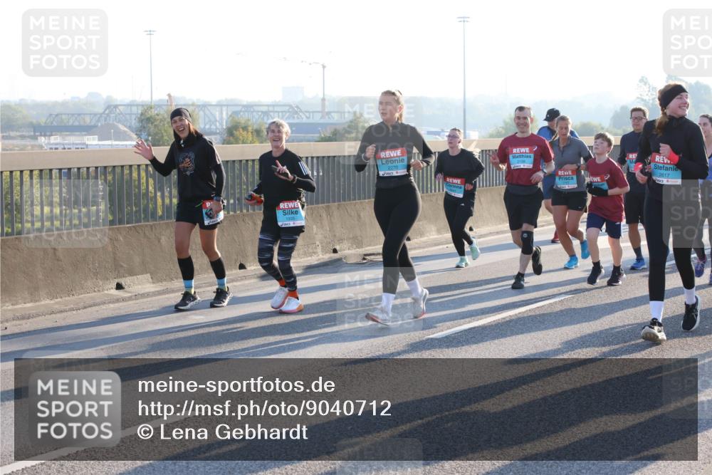 03.10.2025 - Köhlbrandbrückenlauf Lena Gebhardt http://msf.ph/oto/9040712 03.10.2025 09:25:12 Position 1 1935, 2270, 2641, 2139, 2617 meine-sportfotos.de