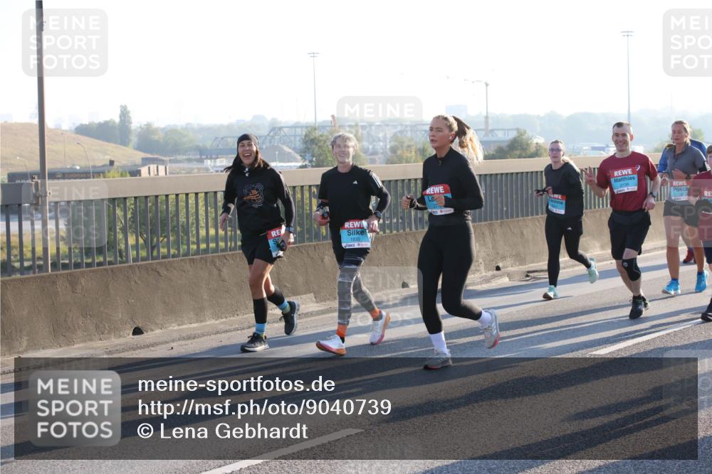 03.10.2025 - Köhlbrandbrückenlauf Lena Gebhardt http://msf.ph/oto/9040739 03.10.2025 09:25:13 Position 1  meine-sportfotos.de