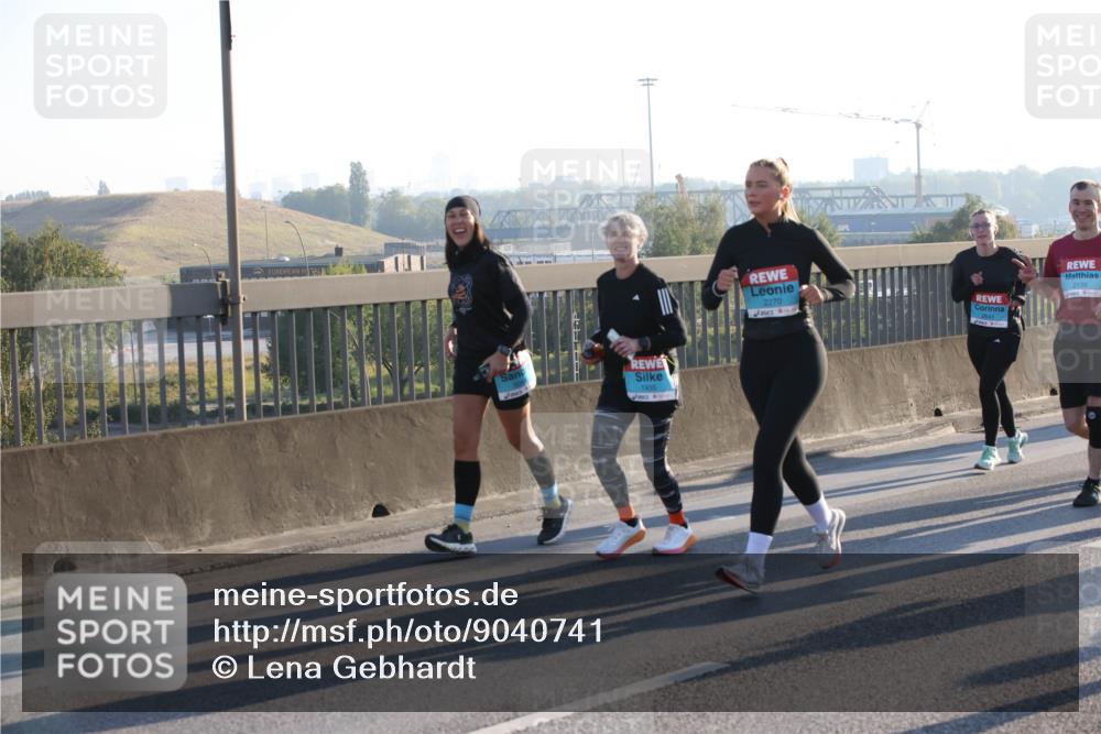 03.10.2025 - Köhlbrandbrückenlauf Lena Gebhardt http://msf.ph/oto/9040741 03.10.2025 09:25:13 Position 1 1935, 2270, 2139 meine-sportfotos.de
