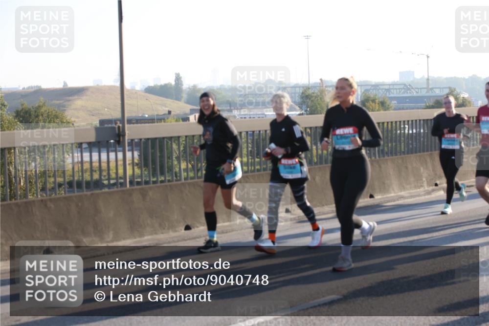 03.10.2025 - Köhlbrandbrückenlauf Lena Gebhardt http://msf.ph/oto/9040748 03.10.2025 09:25:13 Position 1  meine-sportfotos.de