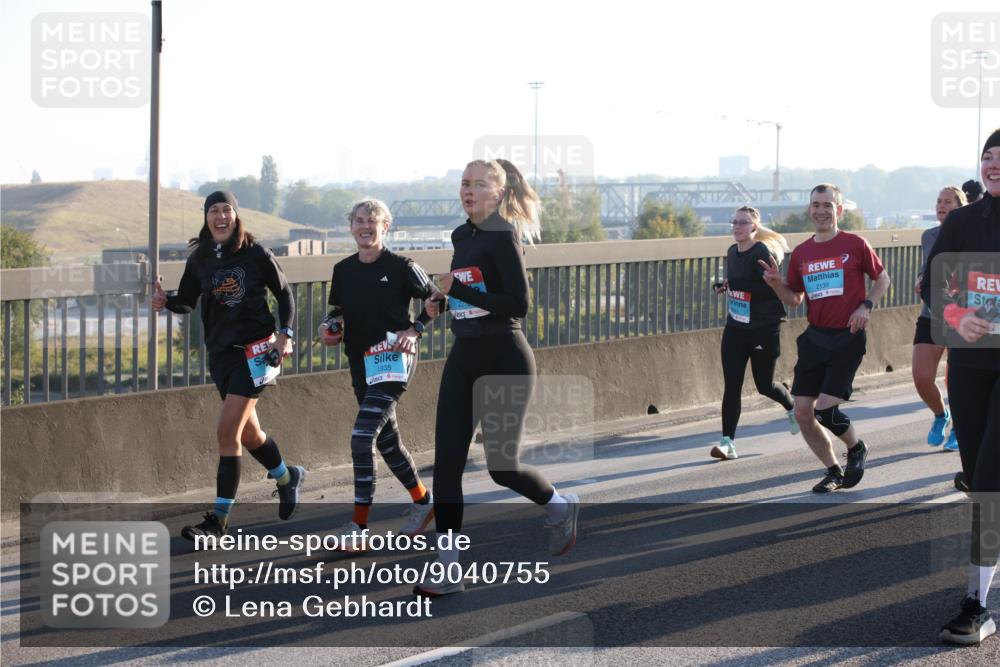 03.10.2025 - Köhlbrandbrückenlauf Lena Gebhardt http://msf.ph/oto/9040755 03.10.2025 09:25:14 Position 1 1935, 2139 meine-sportfotos.de