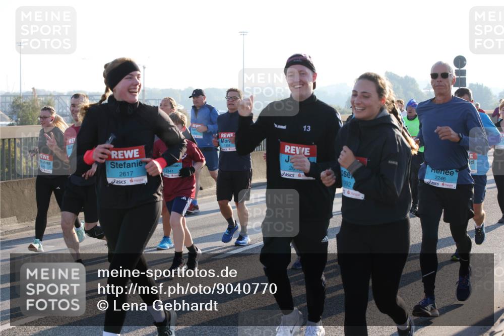 03.10.2025 - Köhlbrandbrückenlauf Lena Gebhardt http://msf.ph/oto/9040770 03.10.2025 09:25:14 Position 1 541, 2617, 2141, 13, 1358, 26, 1992, 2246 meine-sportfotos.de